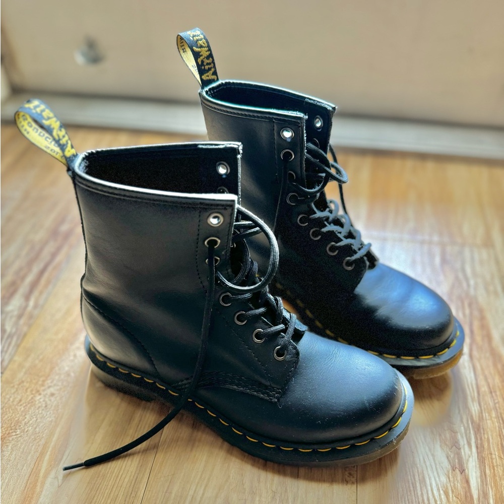 Doc Martens — Women’s 1460 8-eye boot